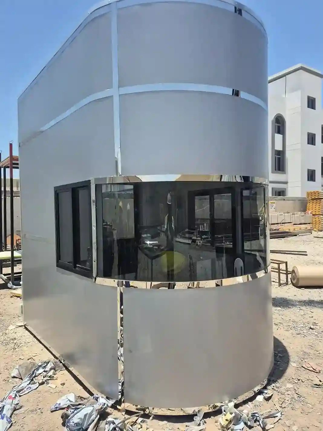 Curved fixed glass window design of prefab security cabin